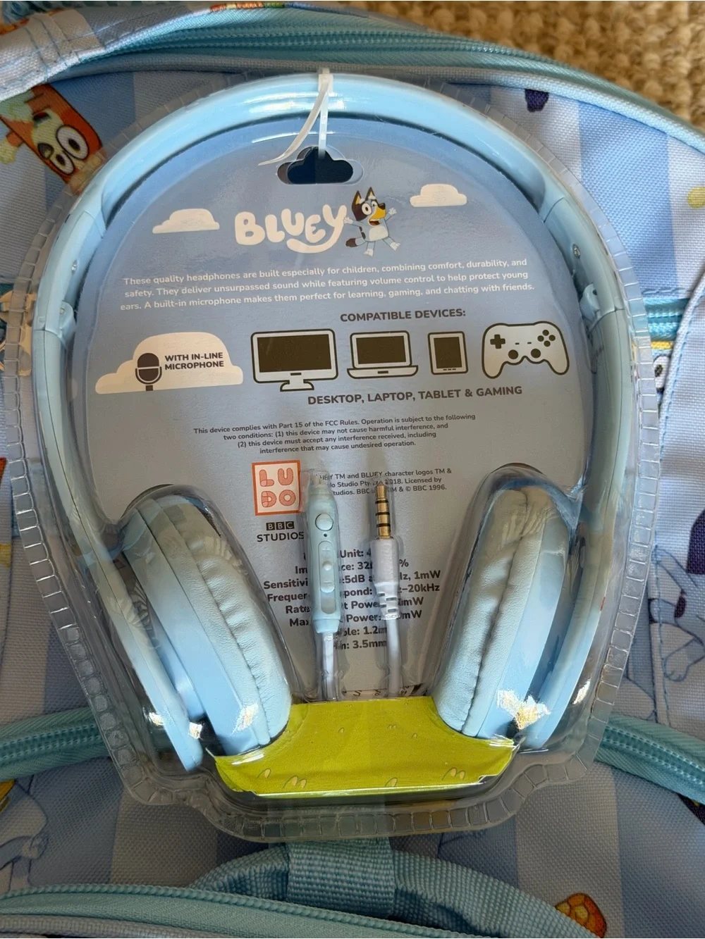 Bluey 17” 4 Piece Back Pack Set With Headphones Lunch Tote and Key Chain NEW